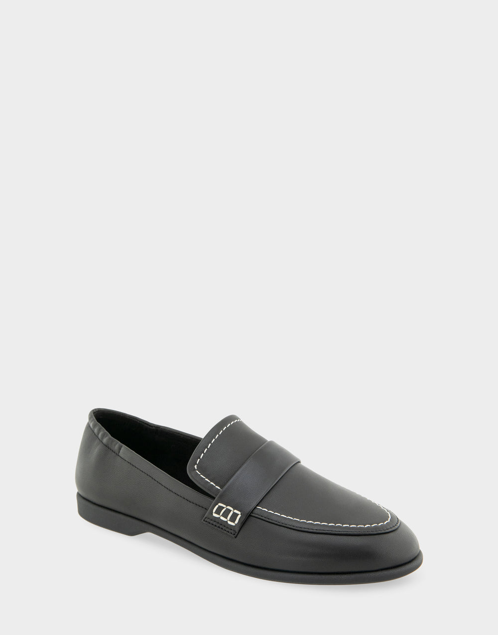 Comfortable Women's Noha Loafer In Black Leather, angle view